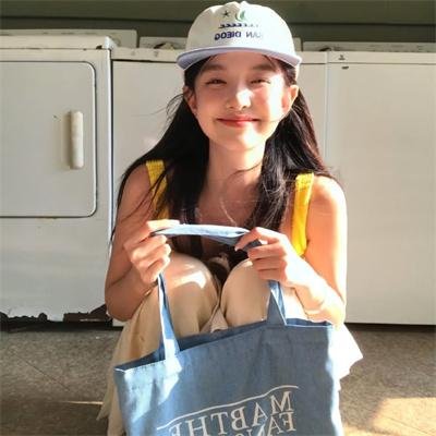 鹦鹉老妈海报